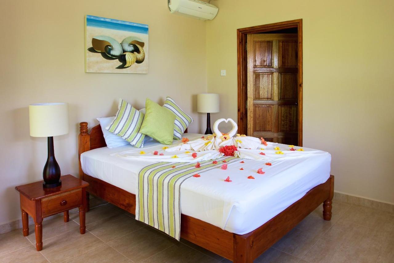 Cote Jardin - Chalets Cote Mer Baie Sainte Anne Esterno foto